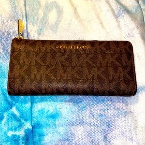Large logo zipper wallet